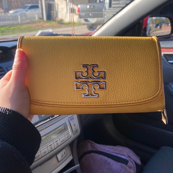 COPY - Gold Tory Burch Wallet - Picture 2 of 4